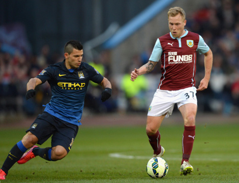 租借之路突遭曼联“拦截”!20岁梅努为世界杯的豪赌，遇上最糟时机（曼联半路截停租借，20岁梅努为世界杯豪赌正逢最坏时机）